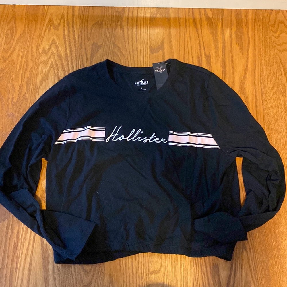 A black Hollister cropped shirt